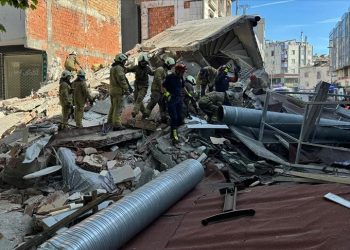 Küçükçekmece’de bina çöktü: Enkaz altında kalanlar var