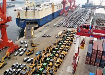 Dış ticaret açığı 12,2 milyar dolara yükseldi