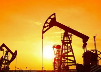 Petrol, ABD’deki yavaşlama ile düşüşünü uzatıyor