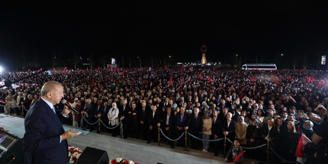 Cumhurbaşkanı Erdoğan, balkon konuşmasında önemli mesajlar paylaştı