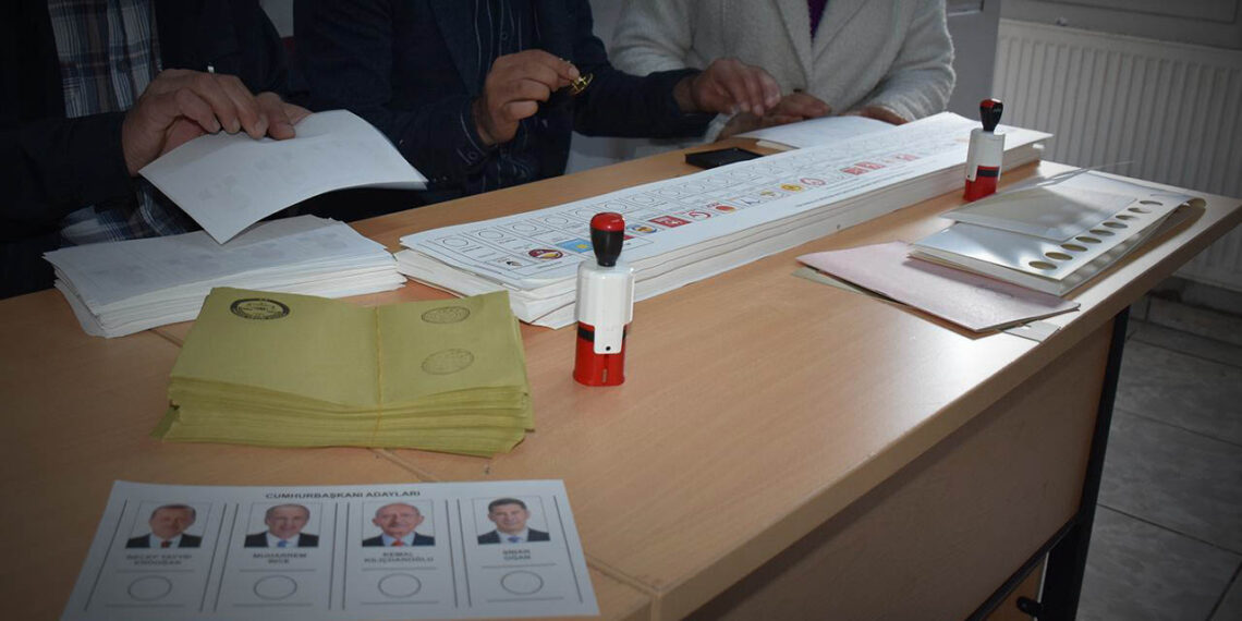 Oy verme işlemleri saat 17:00 itibariyle bitti sayıma geçildi