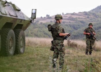 Sırbistan ordusu Kosova sınırında