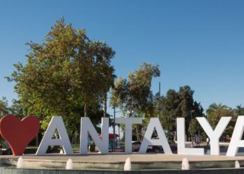 Turizm sezonunun açılmasıyla Antalya’da şoför sıkıntısı var