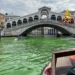 Venedik’te Büyük Kanal’ın suyu yeşil renge büründü