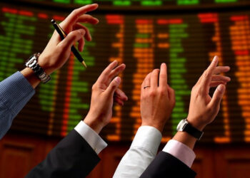 BİST’ten haftanın ilk gününde üç hisse ve bir yatırımcıya tedbir