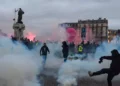 Fransa’daki protestolarda bir ölü, bine yakın gözaltı