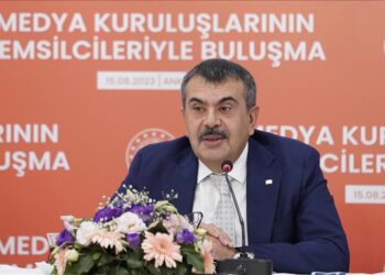 Liselere sınıf tekrarı geri geliyor