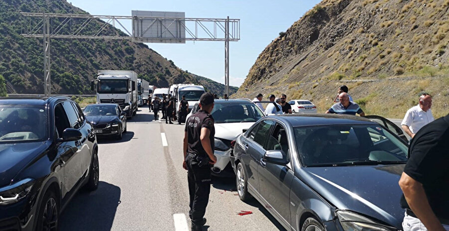 Kılıçdaroğlu’nun konvoyu kaza geçirdi