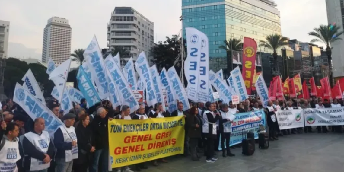 Ülke genelinde memurlar iş bırakma eylemi yaptı