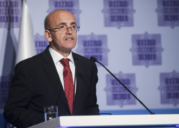 Bakan Şimşek ekim ayında 3 ülkeyi kapsayan yatırım turuna çıkacak
