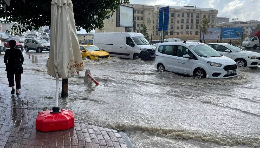 İstanbul’u sağanak vurdu