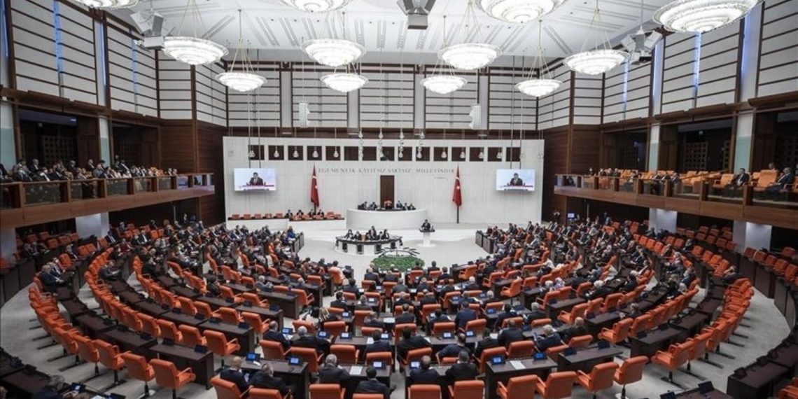 Çalışan emeklilere 5 bin lira teklifi TBMM’den geçti