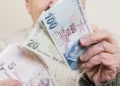Emekliye ek zam için iki formül masada