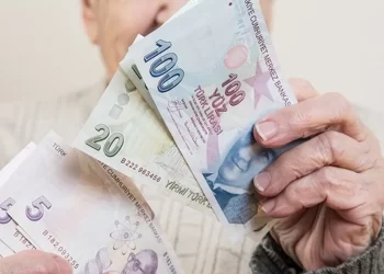 Emekliye ek zam için iki formül masada