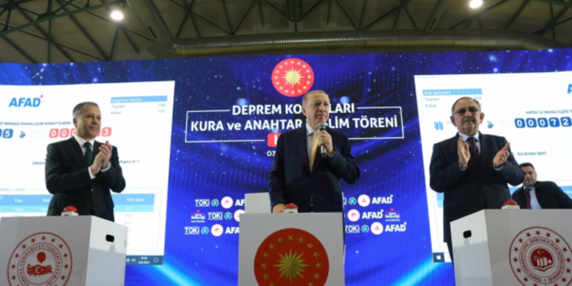 Cumhurbaşkanı Erdoğan, Hatay’da Depremzedelere Evlerini Teslim Etti