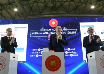 Cumhurbaşkanı Erdoğan, Hatay’da Depremzedelere Evlerini Teslim Etti
