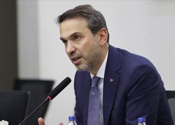 Bakan Bayraktar açıkladı: Elektrik ve doğalgaza zam yok!