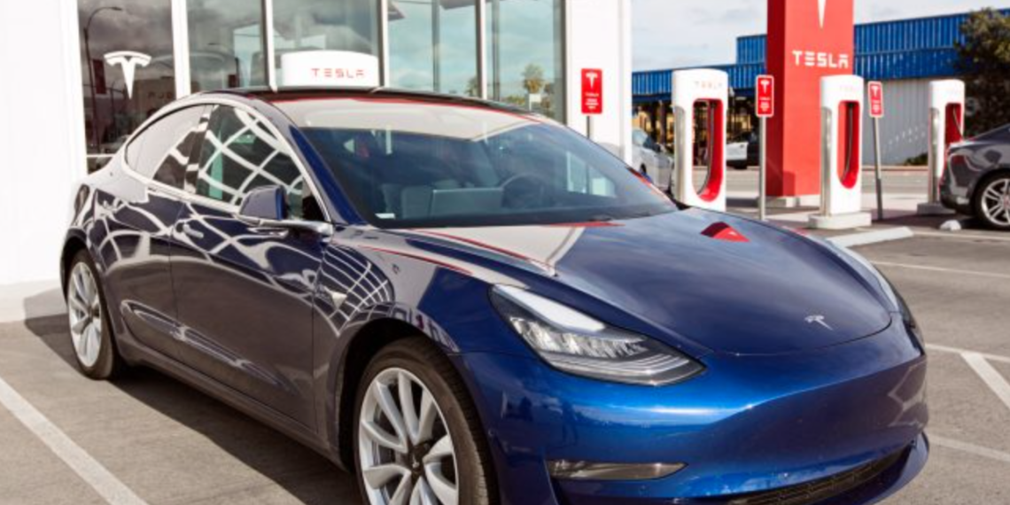 Tesla, işten çıkarmalarla beraber hisse senetlerinde düşüş yaşadı