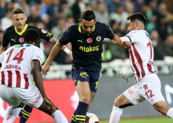 Fenerbahçe, Sivasspor deplasmanında iki puan bıraktı