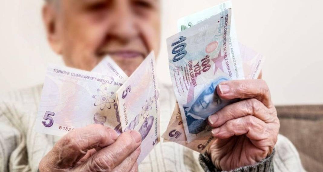 Emeklilere bayram sürprizi: Maaşlar erken ödenecek!