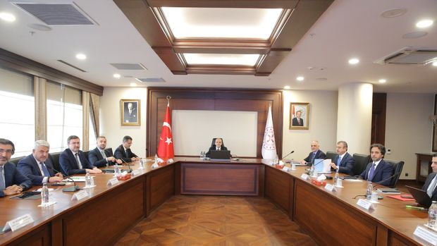 Kredi kartlarına yönelik adımlar değerlendirildi