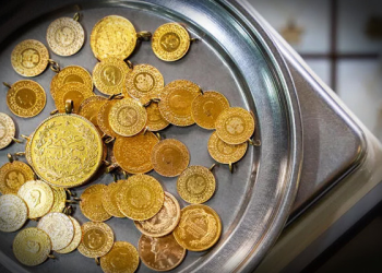 Altında yön yukarı