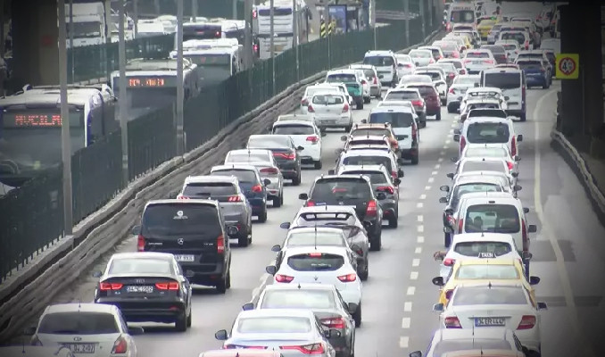İstanbul’da bayram tatili sonrası trafik çilesi!