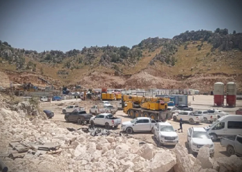 Gabar’da sondaj kulesi devrildi: Enkaz altında kalan işçiler var!