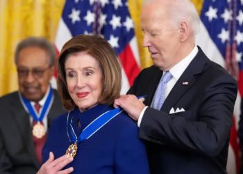 Pelosi: Tanrı Amerika’yı Biden’ın büyüklüğü ile kutsamıştır