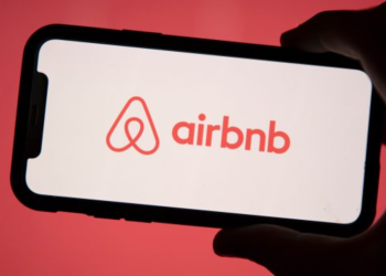 Airbnb hisseleri, büyümenin yavaşlamasıyla düştü