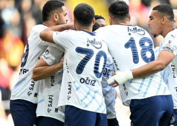 Fenerbahçe, Kayserispor deplasmanında gol olup yağdı