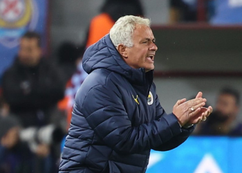 Mourinho’dan bomba açıklama: VAR çay mı içiyordu?