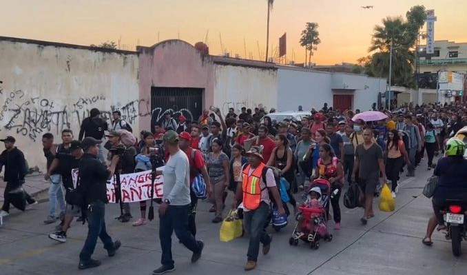 Trump’ın yarışı önde götürmesi sonrası göçmen konvoyu yola çıktı