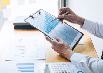 Euro Bölgesi’nde yatırımcı güveni bir dibinde