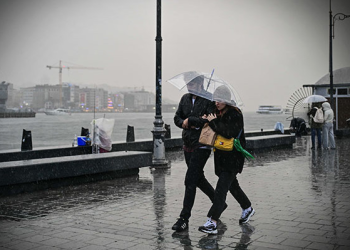 Meteoroloji, İstanbul için saat verdi: Kuvvetli geliyor!