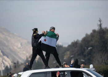 Suriye’de tarihi anlar! 8 Aralık gününü “Milli Bayram” ilan edildi