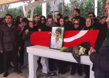 Ferdi Tayfur’un tabutu başında kavga