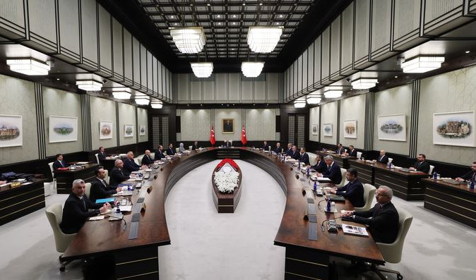 Kabine iki haftalık aranın ardından yarın toplanıyor