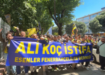 Fenerbahçeli taraftarlardan ‘istifa’ yürüyüşü