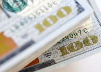 Dolar son bir ayın en büyük haftalık düşüşüne ilerliyor