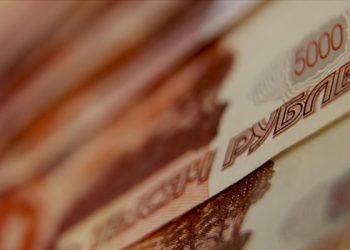 Ruble dünyaya meydan okudu