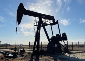 Diplomasi umudu petrolü aşağı çekti