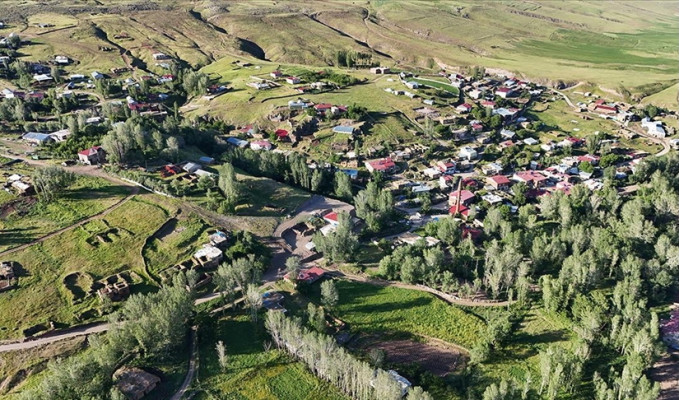 Genç çiftçilere büyük destek: Köyde kalana ev, arazi ve faizsiz kredi