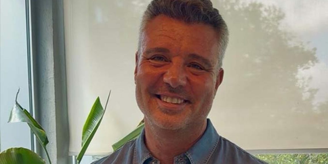 Sadettin Saran, Fenerbahçe başkan adaylığı için 500 imzayı teslim etti