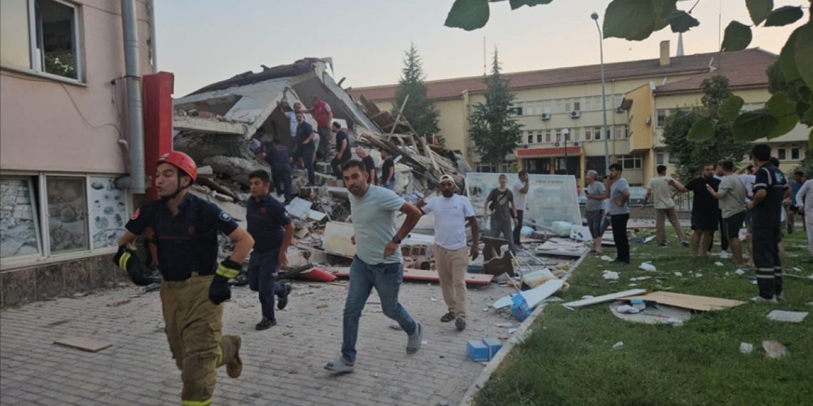 Siyasilerden Balıkesir merkezli depremden etkilenenlere geçmiş olsun mesajları