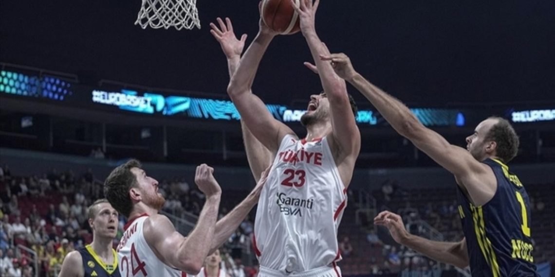 12 Dev Adam çeyrek finalde