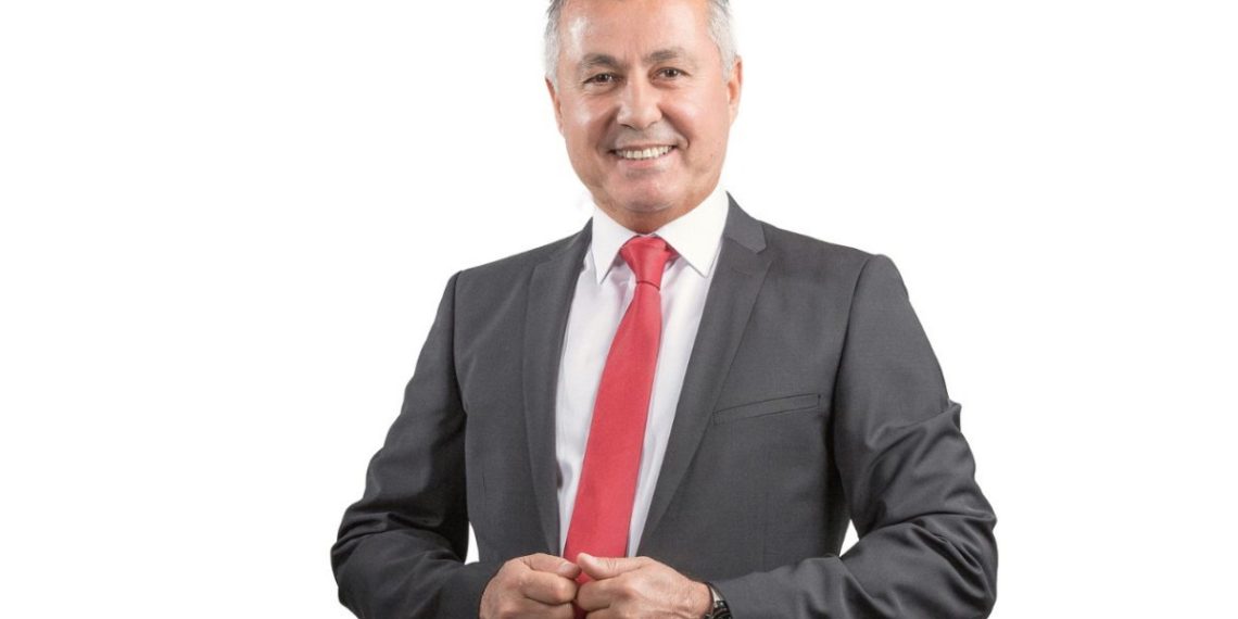 Eski belediye başkanı havalimanında yakalandı!