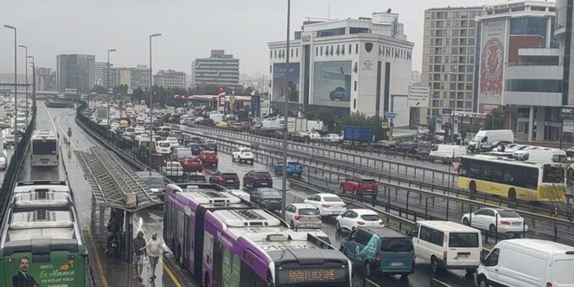 İstanbul’da trafik yoğunluğu yüzde 80’e çıktı
