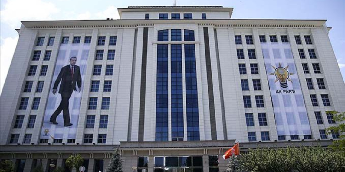 AK Parti İstanbul’da 3 ilçe başkanı görevden alındı