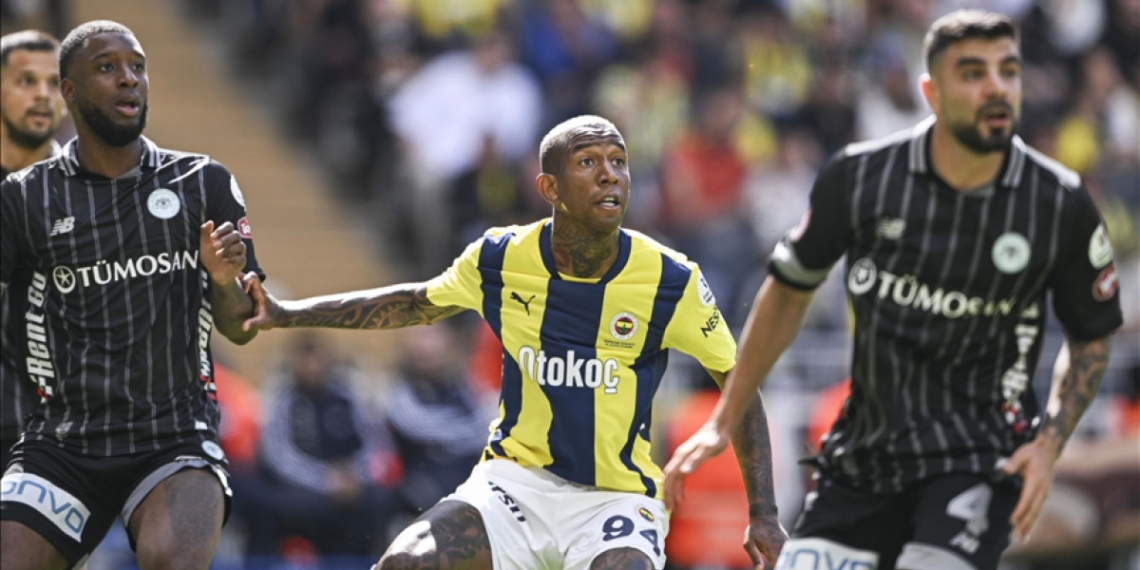 Fenerbahçe’de bir ayrılık daha